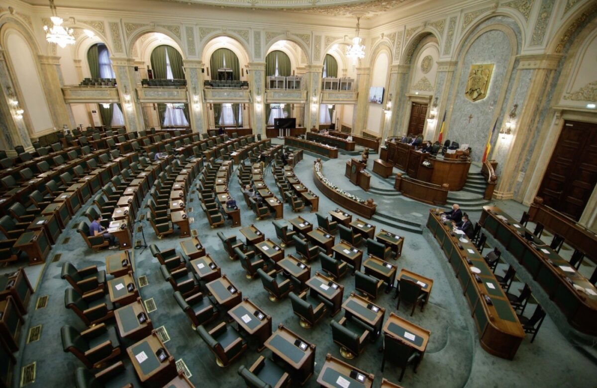 Diplomaţii români, obligaţi să cunoască două limbi străine. Proiect adoptat în Senat