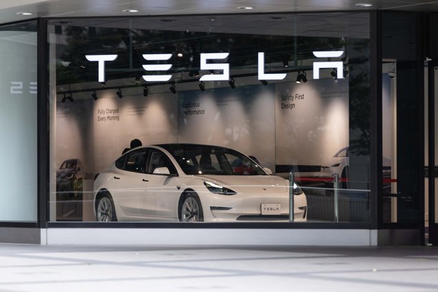 Reducerile Tesla afectează dramatic profiturile companiei, dar Elon Musk nu renunţă