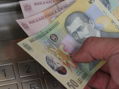 Interzicerea cumulului pensie-salariu şi a achiziţiei de maşini şi de mobilă