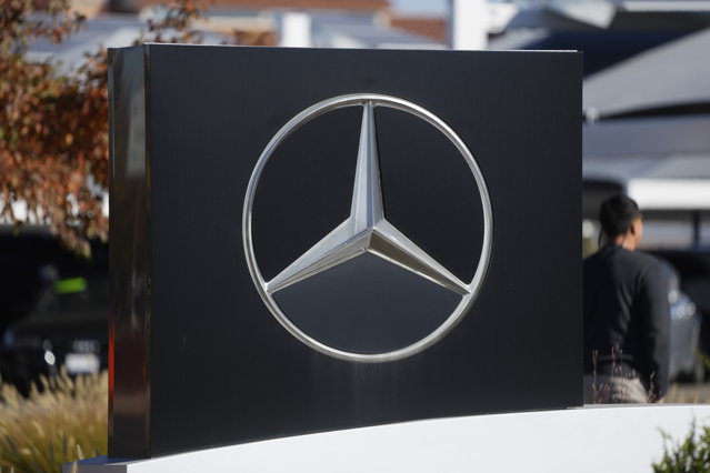 Directorul Mercedes-Benz susţine că decuplarea industriei germane de China ar fi „de neconceput”