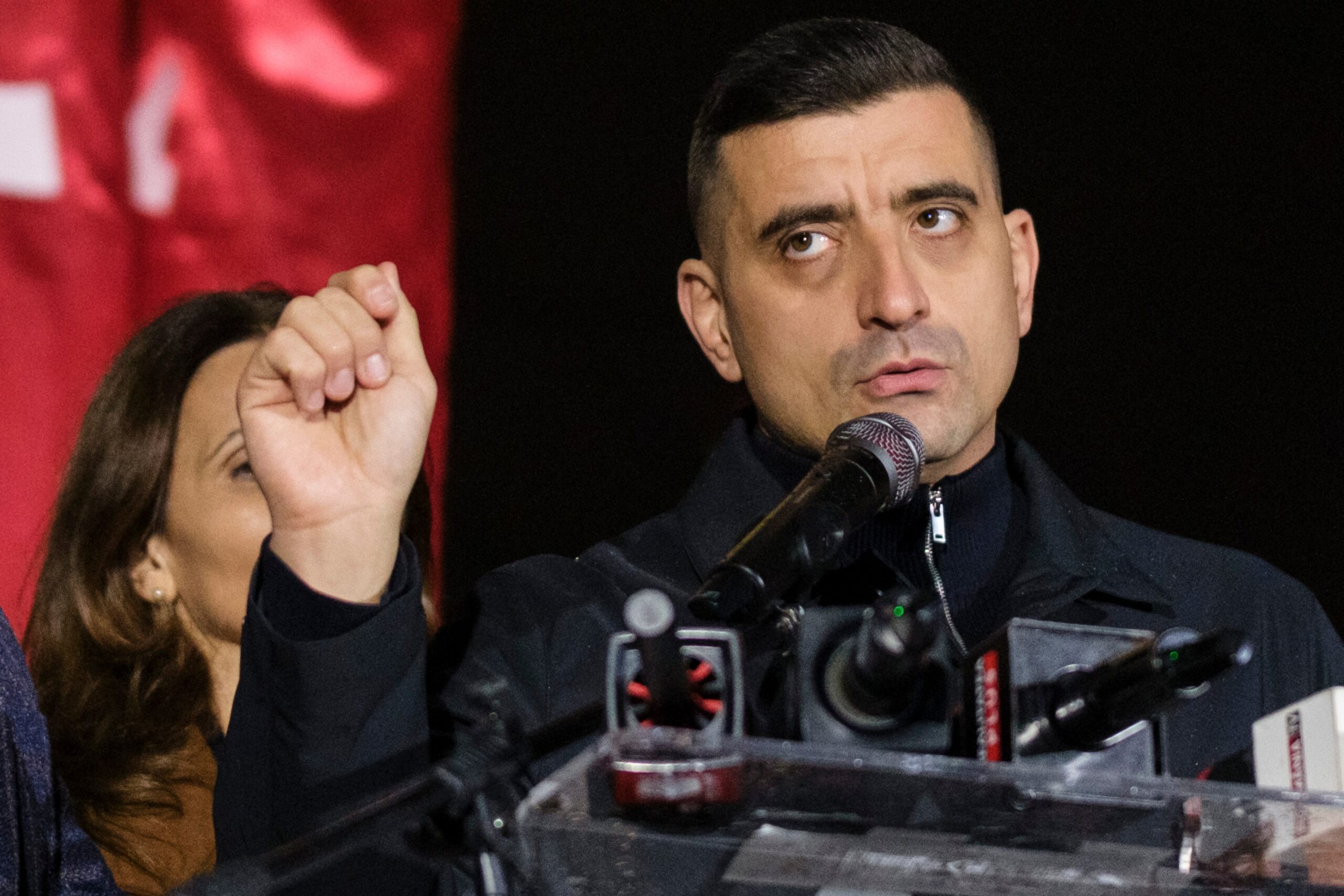  Moțiunea de cenzură, mărul otrăvit pentru PSD. De ce orice greșeală a lui Sorin Grindeanu face AUR și mai puternic