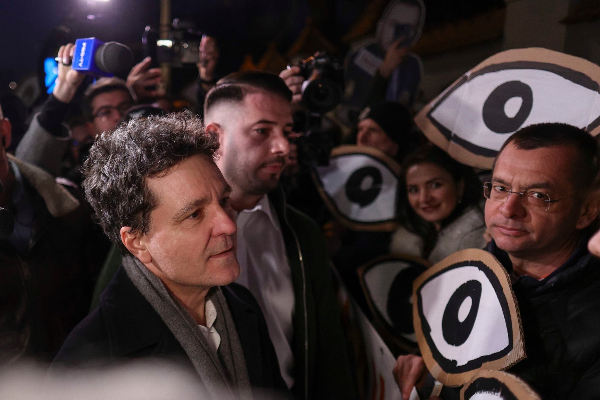  Radiografia revoltei: aproape 40% dintre români vor schimbarea sistemului politic „prin orice mijloace”