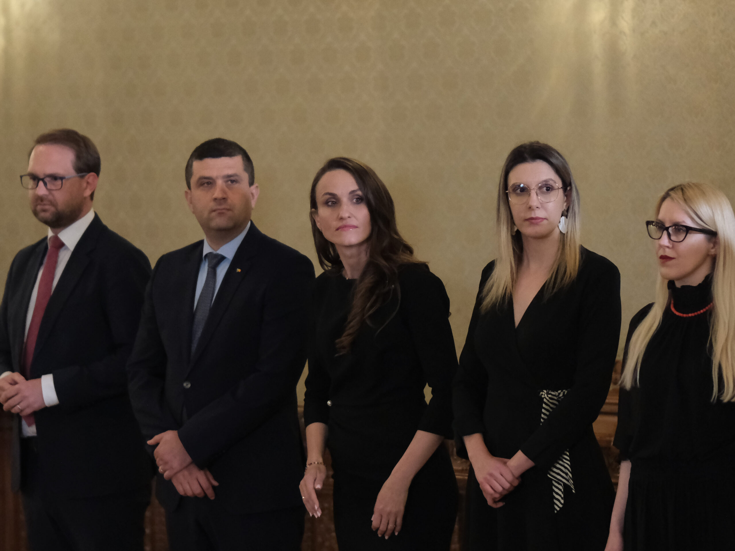  Am pus umărul să reparăm ce au stricat și tot ei se supără